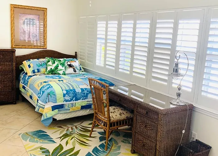 Indian Shores 2 Bedroom Escape!