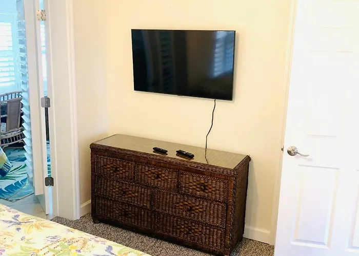 Indian Shores 2 Bedroom Escape! Apartment *